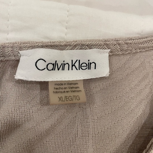 Calvin Klein Leaf design XL sleeveless top. - Picture 8 of 10